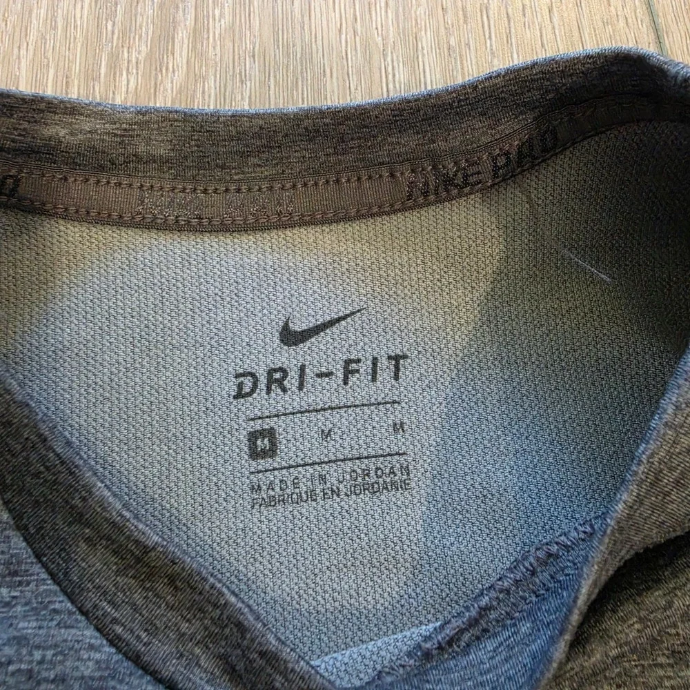 Nike Pro Dri-FIT Long Sleeve Top Gray Thumbhole Athletic Shirt Womens Medium
